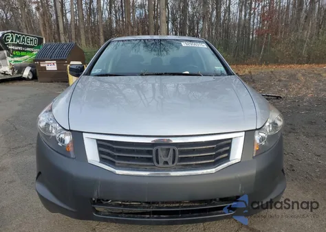 2011 Honda Accord Lxp z USA, uszkodzony, nr VIN 1HGCP2F42BA016973